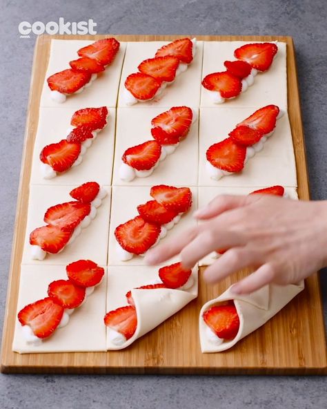 Strawberry cannoli: they are simply delicious! | cannoli | Nothing tastes better than a sweet strawberry treat! | By Cookist Wow | Facebook Strawberry Cannoli, Nothing Tastes Better Than, Pastry Ideas, Strawberry Treats, Cookist Wow, Puff Pastry Desserts, Pastry Recipe, Potato Roll, Mini Dessert