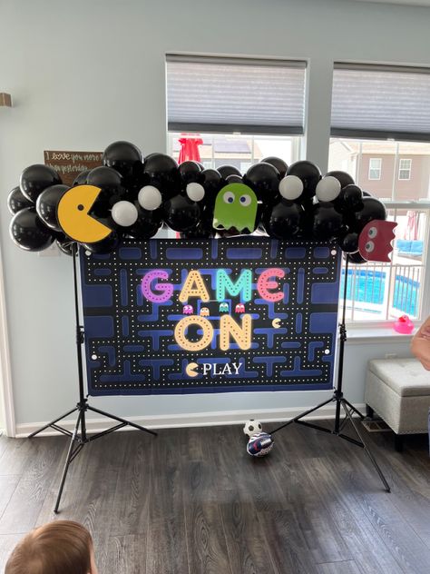 Vintage Video Game Party, Arcade Decorations Party Ideas, Pac Man Birthday Party, Pacman Birthday Party, Arcade Themed Birthday Party, Arcade Birthday, Pac Man Party, Arcade Party, Nerd Games