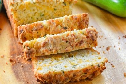 Zucchini Cheddar Cheese Herb Beer Bread is a favorite quick bread in under 15 minutes. Herb Beer Bread, Super Easy Bread Recipe, Zucchini Cheddar, Zucchini Cheese, Beer Bread Recipe, Herb Bread, Queso Cheddar, Zucchini Bread Recipes, Beer Bread