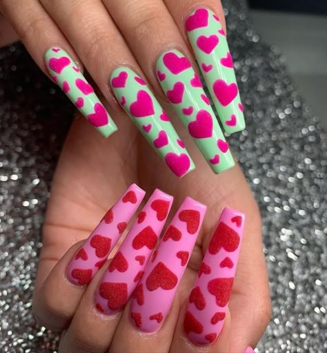 Black Pink And Red Nails, Dope Nail Designs Valentines Day, Valentines Day Nails Stilleto, Spring Nail Designs 2023, Beach Nails Art, Nail Art Designs Valentines, Nail Art Designs Valentines Day, Nail Designs For Beginners, Easy Nail Designs