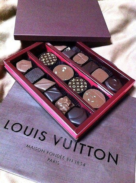 Louis Vuitton Box Of Chocolates, Luxury Chocolate, Expensive Taste, Chocolate Packaging, Chocolate Shop, Lv Handbags, Love Chocolate, Luxury Life, Vuitton Handbags