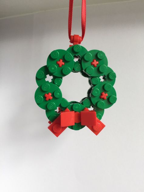 Lego Wreath, Lego Christmas Ornaments, Lego Ornaments, Christmas Lego, Lego Christmas Tree, Carl Y Ellie, Lego Winter, Lego Challenge, Lego Gifts