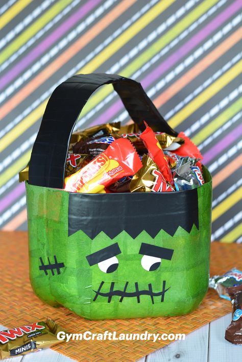 This halloween trick or treat pail is a fun craft to do with preschoolers! Having a halloween party? Use it as a serving dish! #halloweencraft #frankenstein Aesthetic Craft Ideas, Craft Ideas For Beginners, Trick Or Treat Bucket, Aesthetic Craft, Spooky Halloween Food, Halloween Themed Activities, Treat Bucket, Halloween Crafts For Toddlers, Halloween Buckets