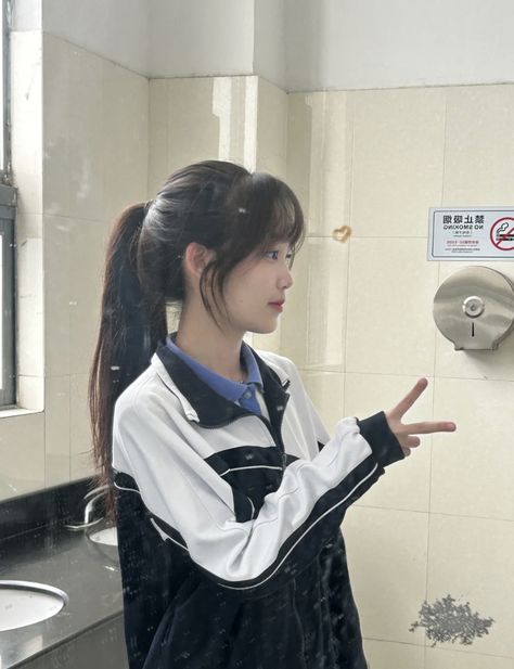 High Ponytail Hairstyles For School, Asian High Ponytail, Chinese High School Drama, Pe Uniform School Korean, Chinese School Uniform Girl, Chinese School Aesthetic, Chinese Girl Outfit, Chinese Ponytail, Chinese School Uniform