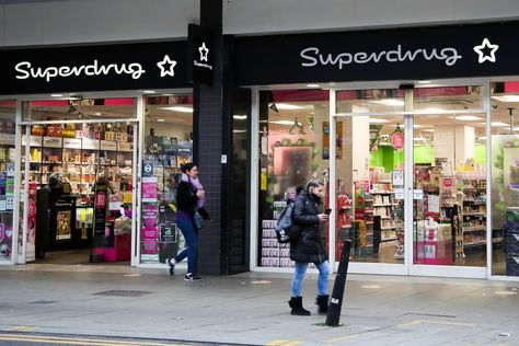 BEAUTY fanatics are scrambling to their nearest Superdrug to make the most out of their sale, where you can snap up perfumes for just a quid. Who doesn’t love a good deal? If you’re running low on some beauty must-haves, then best get heading to Superdrug – here, according to bargain lovers you can bag […] Dove Deodorant, Expensive Perfume, Lovely Perfume, World News Today, Perfume Design, Beauty Must Haves, Beauty Sale, Summer Beauty, Floral Fragrance