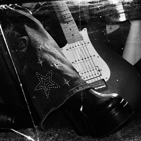 Rockstar Aesthetic Black And White, Black And White Rockstar Aesthetic, Rock Core Aesthetic, Rockstar Widget, Black Rockstar Aesthetic, Fame Dr Aesthetic, Miya Core, Rockstar's Girlfriend, Han Aesthetic