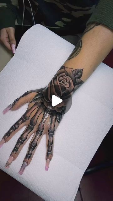 Tattoosinlimites on Instagram: "📸 @aleks_tat2  #tattoosinlimites #tattoos #tattoo #tattooartist #ink #tatuajes #tattooart" Skeleton Hand Tattoos, Feminine Skull Tattoos, Women Skeleton, Skull Hand Tattoo, Skeleton Tattoos, Skeleton Hand Tattoo, Skull Hand, Hand Tattoos For Women, Skeleton Hands