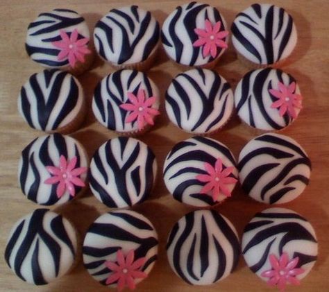 African Cupcakes, Zebra Cupcakes, Viva Paper Towels, Safari Cupcakes, Zebra Birthday, Zebra Party, Safari Cakes, Zebra Cake, Animal Cupcakes