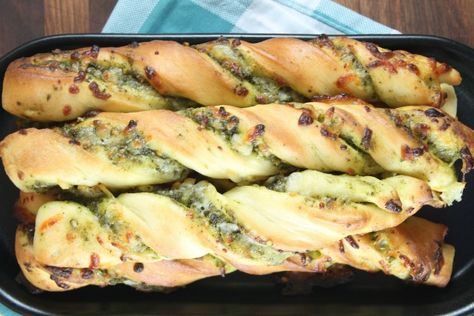 Pesto Breadsticks, Banana Nutella Muffins, Monkey Bread Muffins, Cheese Bread Sticks, Breadsticks Recipe, Pesto Bread, Cinnamon Banana Bread, Almond Muffins, Pesto Cheese