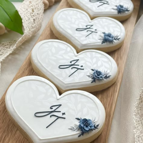 Wildflower Cookies, Maria Lina, Wedding Sugar Cookies, Wedding Cookies Decorated, Cookies Heart, Wedding Shower Cookies, Engagement Cookies, Cookie Sets, Western Engagement