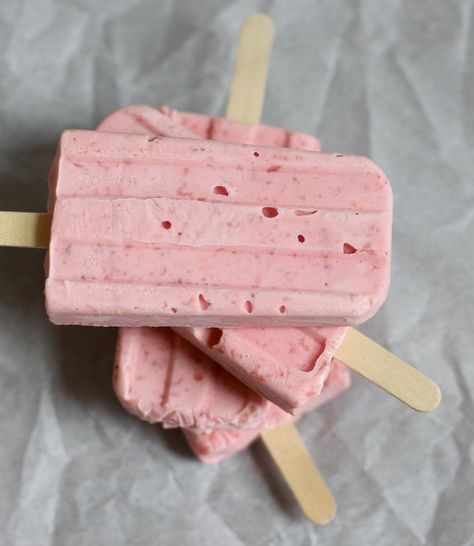 Milk Popsicles, Lemonade Popsicles, Ice Pop Recipes, Fruit Popsicles, Cheesecake Desserts, Popsicle Recipes, Raspberry Cheesecake, Summer Snacks, Oreo Cheesecake