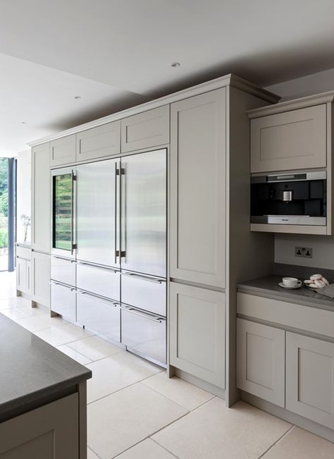 Sub-Zero refrigerators flush with cabinetry in gourmet kitchen // #kitchens Wolf Kitchen, Integrated Refrigerator, Transitional Kitchen Design, Armoire Dressing, Ice Makers, Integrated Fridge, Kitchen Gallery, Gourmet Kitchens, Transitional Kitchen