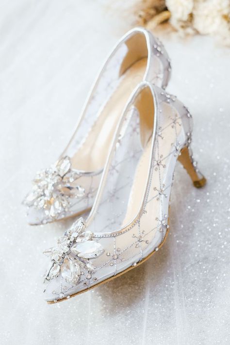 Melayu Wedding, Engagement Look, Wedge Wedding Shoes, Bridal Shoe, Friend Anime, Luxury Bridal, Wedding Heels, Bride Shoes, Wedding Dreams