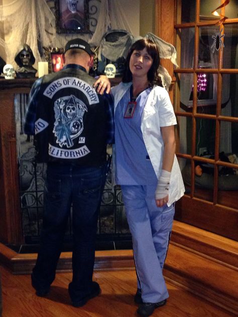 SOA Jax and Tara Costume Halloween Costumes Puns, Adult Halloween Party Decorations, Decorating Halloween, Halloween Costume Puns, Fun Halloween Party Games, Halloween Class Party, Halloween Party Night, Halloween Party Decorations, Hallowen Costume