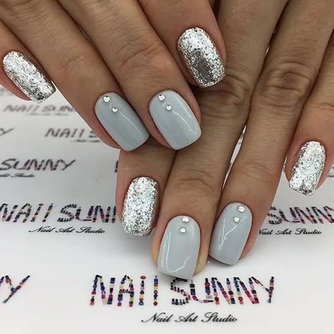 Winter nails! Love that silver glitter nails and stones! #nails #glitternails 2 Tone Nails, Silver Glitter Nails, Bridal Nail Art, Super Nails, Nail Art Wedding, Gem Nails, Nail Designs Glitter, Silver Nails, Prom Nails