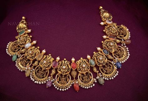 Navrathan Necklace Gold, Navarathna Necklace Gold, Navaratna Chain, Gold Choker Designs, Navaratna Jewellery, Red Saree Wedding, Star Jewellery, Pearl Earrings Designs, 22 Carat Gold Jewellery