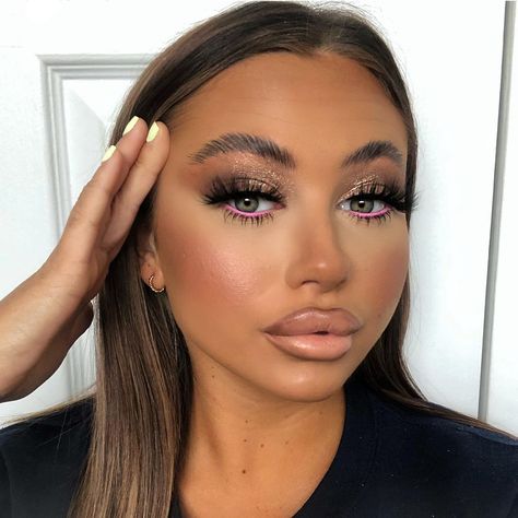 Pink Waterline Makeup, Coloured Waterline, Waterline Makeup, Tightlining Eyes, Artist On Instagram, Beautiful Makeup, Makeup Art, Highlighter, Beauty Skin