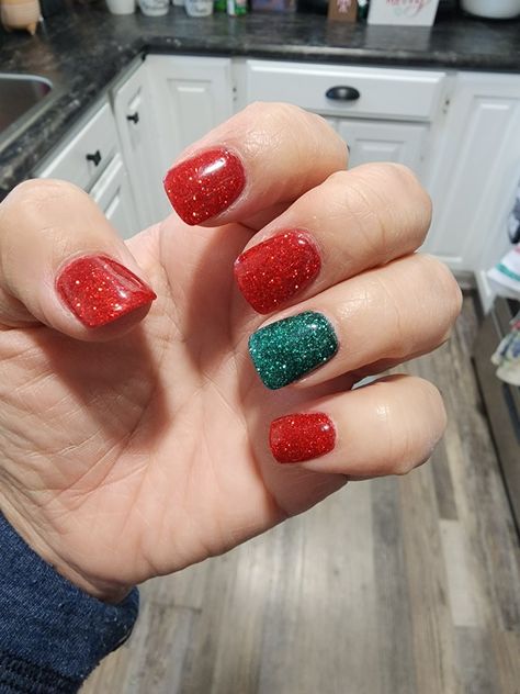 Red Nails With Green Glitter, Grinch Dip Nails, Red And Green Dip Nails, Xmas Nails Red And Green, Christmas Nails Red And Green Glitter, Christmas Dip Nail Ideas Red, Red And Green Glitter Nails, Dip Nails Glitter, Red And Green Christmas Nail Designs