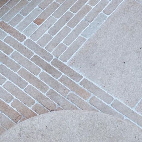 Allgreen on Instagram: "Beautifully designed and crafted Darely Yorkstone steps used in this stunning project by Lulu Roper-Caldbeck @thebush__. Our bespoke capabilities are limited only by the imagination! @thebush__ Curved steps and paving details for a front garden using Darley Yorkstone allgreengb #gardendesign #yorkstonepaving #frontgardendesign Allgreen. Masters In Stone. #allgreen #mastersinstone #natural #stone #bespoke#landscapestone #crafted #masonry #landscape #garden #gardendesign #landscapedesign #landscapelovers #follow #inspiration #like #gardeninspiration" Block Paving Garden, Curved Front Steps, Curved Patio, York Stone, Block Paving, Garden Paving, Front Garden Design, Patio Garden Design, Front Steps