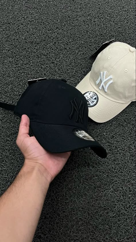 Nike Aesthetic, Trendy Caps, Hat Aesthetic, Easy Diy Gifts, Goku Black, Wishing Well, Jordan Shoes, Diy Gifts, New Era