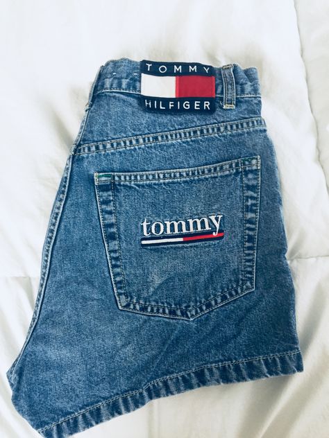 Tommy Hilfiger Aesthetic, Botas Western, Madison Beer Outfits, Student Fashion, Pinterest Outfits, Curvy Girl Fashion, Fashion Design Clothes, Teenage Fashion Outfits, Fashion Girl