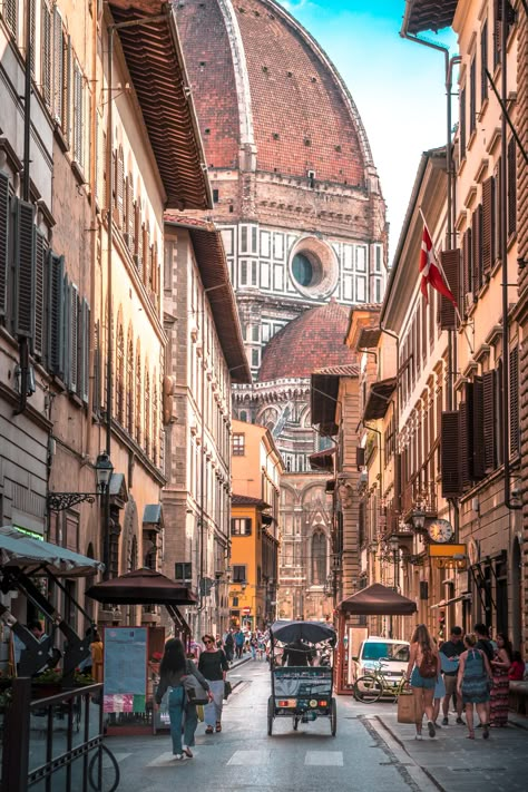 Florence Italy Travel, Florence Travel, Italy Itinerary, Living Modern, Italy Travel Tips, Italy Aesthetic, Voyage Europe, Italy Trip, Most Beautiful Cities