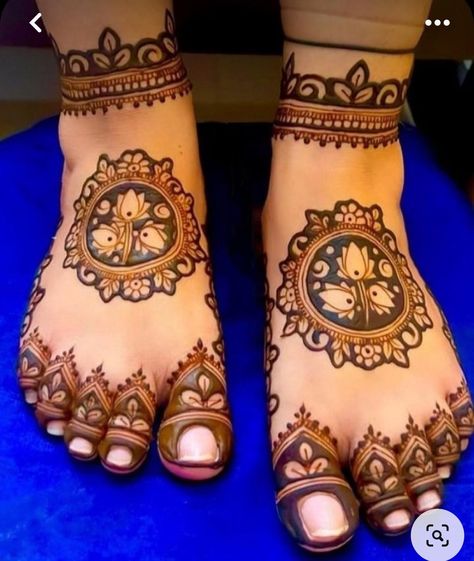 Mehendi Legs Design, Mehendi Legs Bridal, Simple Mehndi For Leg, Mehendi On Leg, Bridal Mehendi For Foot, Engagement Leg Mehndi Designs, Mehndi Designs Leg Simple, Simple Legs Mehndi Designs, Simple Mehndi Designs Leg