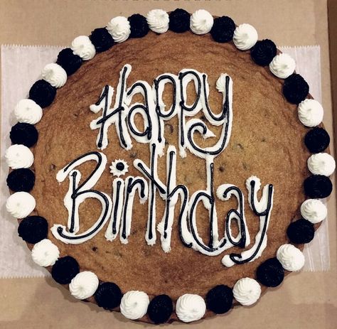 Mens Cookie Cake, Cookie Cake Birthday Designs Boy, Cookie Cake For Men, Birthday Cookie Cake Designs For Men, Decorated Cookie Cake Birthday, Cookie Cake Decorating Ideas Birthdays, Happy Birthday Cookie Cake, Boyfriend Cookies, Banana Split Dessert Recipes