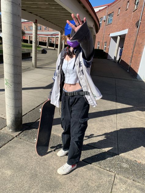 Skater Girl Outfits Grunge 90s, 90s Skater Fashion Grunge, Teenage Dirtbag Aesthetic Outfits, Skater Outfits Aesthetic, 2000s Skater Fashion, Teenage Dirtbag Outfit, 90s Skater Girl, 90s Skater Fashion, Skater Girl Aesthetic