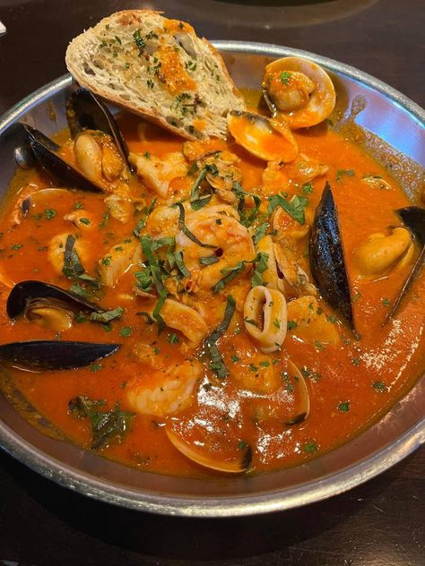 Mussels Fra Diavolo, Seafood Diablo Recipe, Mussels Diablo Recipe, Mussels Fra Diavolo Recipe, Fra Diavolo Sauce Recipe, Lobster Fra Diavolo Recipe, Seafood Fra Diavolo Recipe, Fra Diavolo Sauce, Baked Clams Oreganata