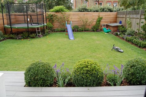 Shelley Hugh-Jones Garden Design  Garden with children's play area and a back drop of Cedar batten fencing. Trampoline Landscaping, Garden Trampoline, Backyard Sitting Areas, Ideas For Small Yards, Garden For Beginners, Backyard Ideas For Small Yards, Backyard Trampoline, House Redo, Small Yards