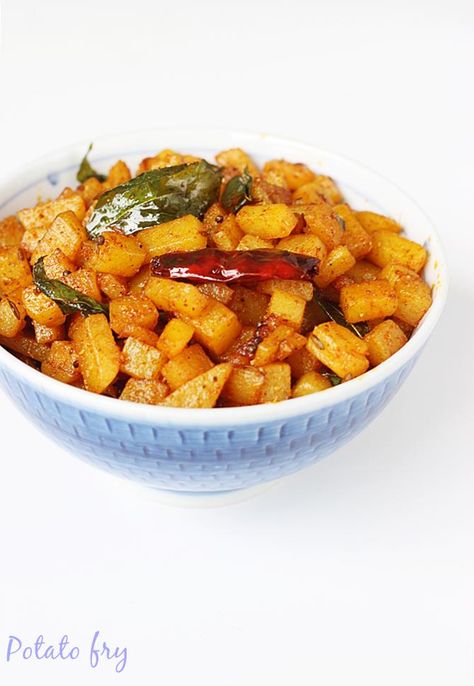 potato fry made in Indian style with simple and basic ingredients. Learn how to make potato fry or aloo fry with step by step pictures Potato Fry Recipe, Stir Fry Potatoes, Aloo Fry, Fried Potatoes Recipe, Potato Fry, Indian Dinner Recipes, Easy Stir Fry Recipes, Indian Side Dishes, Kerala Food