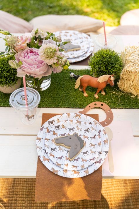 Wild Horses Birthday Party, Equestrian Party Ideas, Equestrian Theme Party, Equestrian Birthday Party, Horse Birthday Party Decorations, Equestrian Party, Horse Theme Birthday Party, Horse Party Decorations, Horse Birthday Party