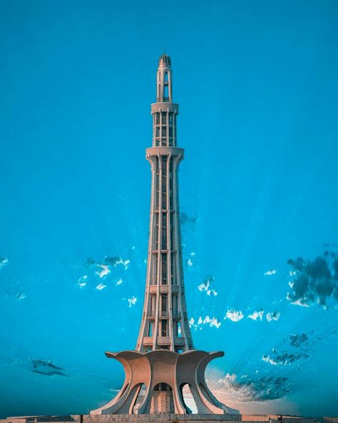 Pakistan Minare Pakistan, Pakistan Tourism, Pakistani Art, Independence Day Poster, Pakistan Culture, Pakistan Day, Beautiful Pakistan, Design Resume, Graphic Design Resume