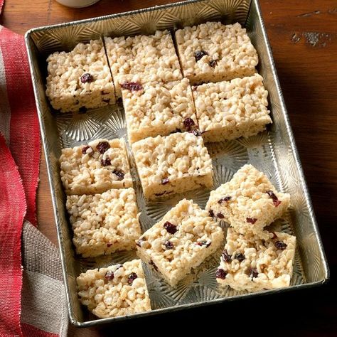 Fruity Cereal Bars Desserts Potluck, Potluck Dessert, Cereal Bars Recipes, Recipes With Ingredients, Laying Chickens, Biscuits Graham, Potluck Desserts, Krispy Treats, Krispies Treats