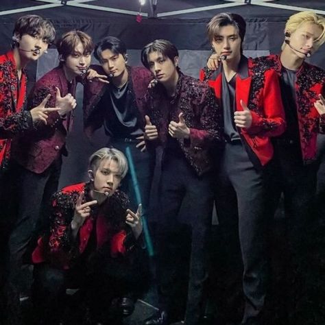 enhypen ot7 icon Red Black Outfit, Red And Black Outfits, Vampire Clothes, Enhypen Ot7, Vampire Boy, Red Icons:), Dark Blood, Red Suit, Concert Fits