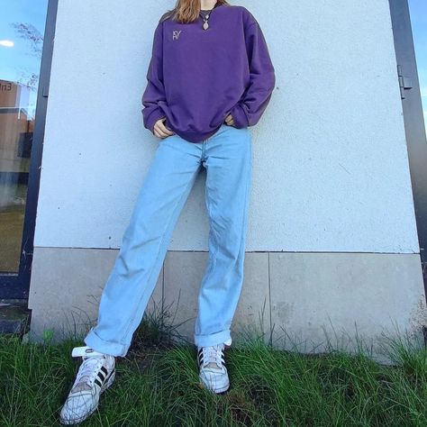 Purple Crewneck Outfit, Purple Shirt Outfit Women, Purple Shirt Aesthetic, Light Purple Shirt, Zipper Outfit, Crewneck Outfit, Outfit Reference, Purple Crewneck, Jeans And Hoodie