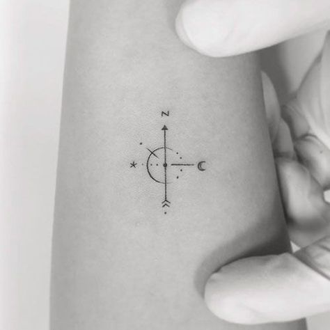 Women Tiny Tattoo, Cute Small Tattoos For Women, Small Compass Tattoo, Simple Compass Tattoo, Tiny Tattoo Ideas, Small Tattoos For Women, Simple Tattoos For Women, Unique Small Tattoo, Cross Tattoos For Women