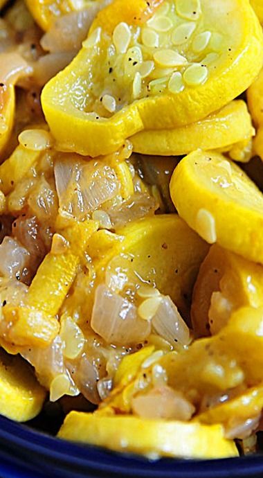 Southern Stewed Squash, Stewed Squash And Onions Southern, Southern Squash And Onions, Fried Squash And Onions, Squash And Onions Recipe, Vegtables Sides, Yellow Squash And Onions, Easy Yellow Squash Recipes, Crockpot Vegetables