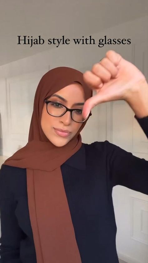 Hijab With Eyeglasses, Hijabi Bathing Suit, Hijab Style With Sunglasses, Hijab Style For Round Face With Glasses, Hijab Styles For Glasses, Hijab Fashion With Glasses, Hijab Styles With Hair Showing, Hijab Style For Glasses, Hijab With Specs