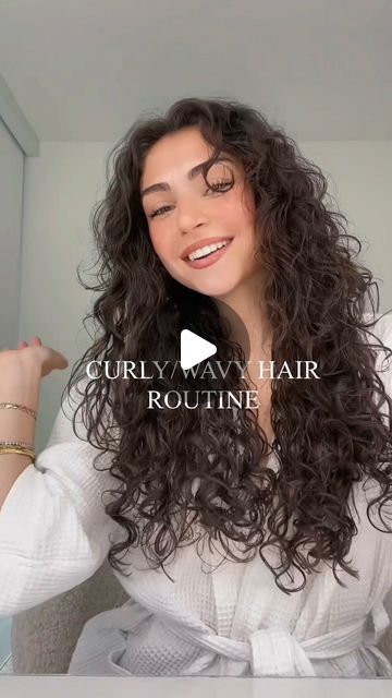 Ashley Lamarca, Hair Routine Curly, Curly Hair Tutorial, Hairstyles Curly Hair, Wavy Curly Hair, Curly Hair Routine, Hair Routine, Hairstyles Curly, Hair Curly