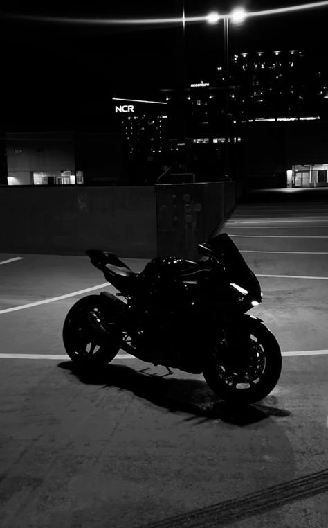 Black Motorcycle Aesthetic Wallpaper, Dark Motorcycle Wallpaper, Motorcycle Asthetic Picture, Motorcycle City Night Aesthetic, Motorcycle Aesthetic Wallpaper Laptop, Motorcycle Background Wallpapers, Black Motorbike Aesthetic, Black Motorcycle Wallpaper, Black Motorcycle Aesthetic