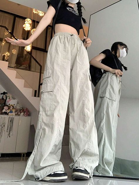 Solid Flap Pocket Side Drawstring Waist Cargo Pants | SHEIN USA Parachute Joggers, Style Oversize, Drawstring Waist Pants, Baggy Sweatpants, Outfit Korean, Cargo Pants Outfit, Harajuku Streetwear, Sports Trousers, Contrast Piping