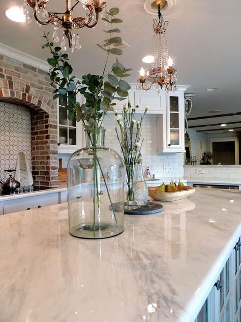 Expoxy Countertops that look like marble Cheap Kitchen Countertops, Countertop Concrete, Kitchen Renovation Cost, Epoxy Countertops, Replacing Kitchen Countertops, White Countertop, Kitchen Remodel Countertops, Cheap Countertops, Kitchen Countertop Materials