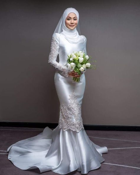 Gaun Nikah Muslimah Wedding Dresses, Malay Wedding Dress, Muslim Wedding Hijab, Wedding Hijab Styles, Nikah Outfit, Minimal Wedding Dress, Muslimah Wedding Dress, Nikah Dress, Muslimah Wedding