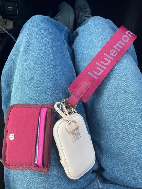 Lulu Lemon Lanyard, Wallet Key Chains, Car Key Lanyard Aesthetic, Cute Key Chains For Car Keys With Wallet, Car Lanyard Aesthetic, Things To Put On Your Keychain, Car Keys Lanyard, Key Inspo Aesthetic, Lulu Lemon Key Chain