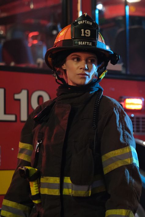 Maya Bishop Station 19, Maya Bishop, Medical Series, Lexa Y Clarke, Nurse Inspiration, Female Firefighter, Station 19, Tv Station, Chicago Fire