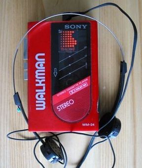 walkman...cassette tape Walkman Cassette, 1980s Childhood, Foto Langka, Sony Walkman, Back In My Day, New Retro Wave, 80s Nostalgia, 80s Music, My Music