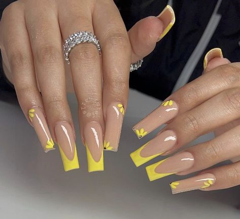 Yellow Spring Nails, Spring Nails 2023, Nail 2023, Wow Nails, Short Square Acrylic Nails, Coffin Shape Nails, Acrylic Nails Coffin Pink, Trendy Nail, Unique Acrylic Nails