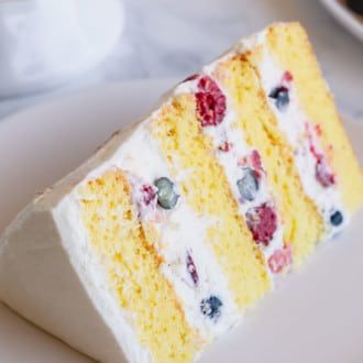 Berry Chantilly Cake - Sweet & Savory Chantelle Cake, Chantilly Wedding Cake, Cake Preppy, Vanilla Bundt Cake, Berry Chantilly Cake, Peeps Cake, Chantilly Cake, Sugar Spun Run, Dessert Pies